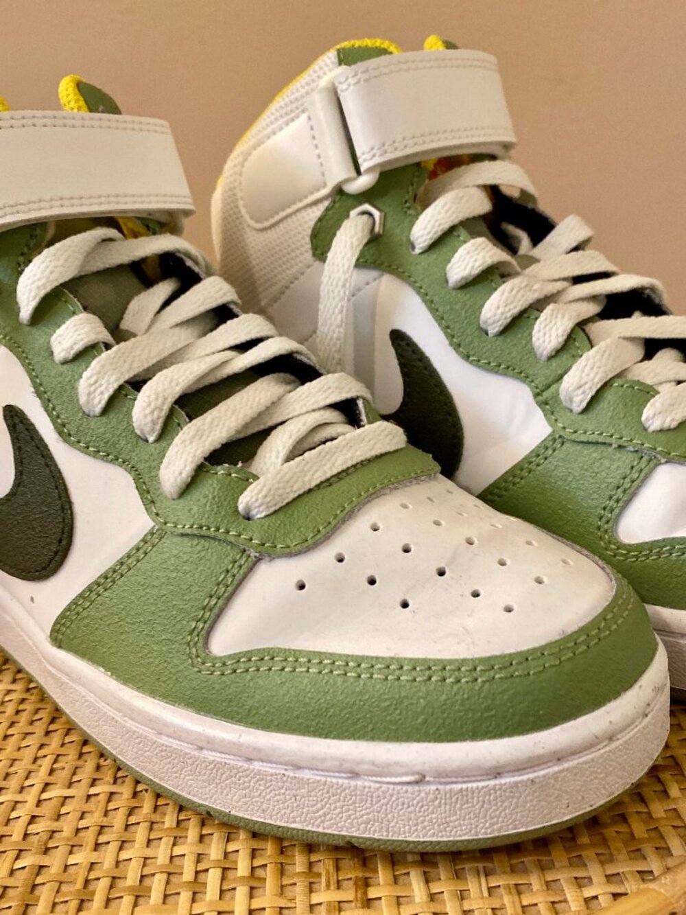 Nike Kids' Grade School Court Borough Mid 2